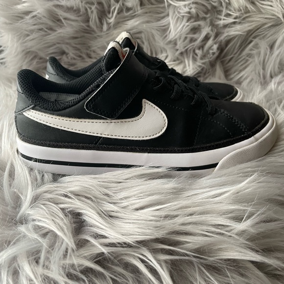 Nike Shoes - Picture 3 of 12